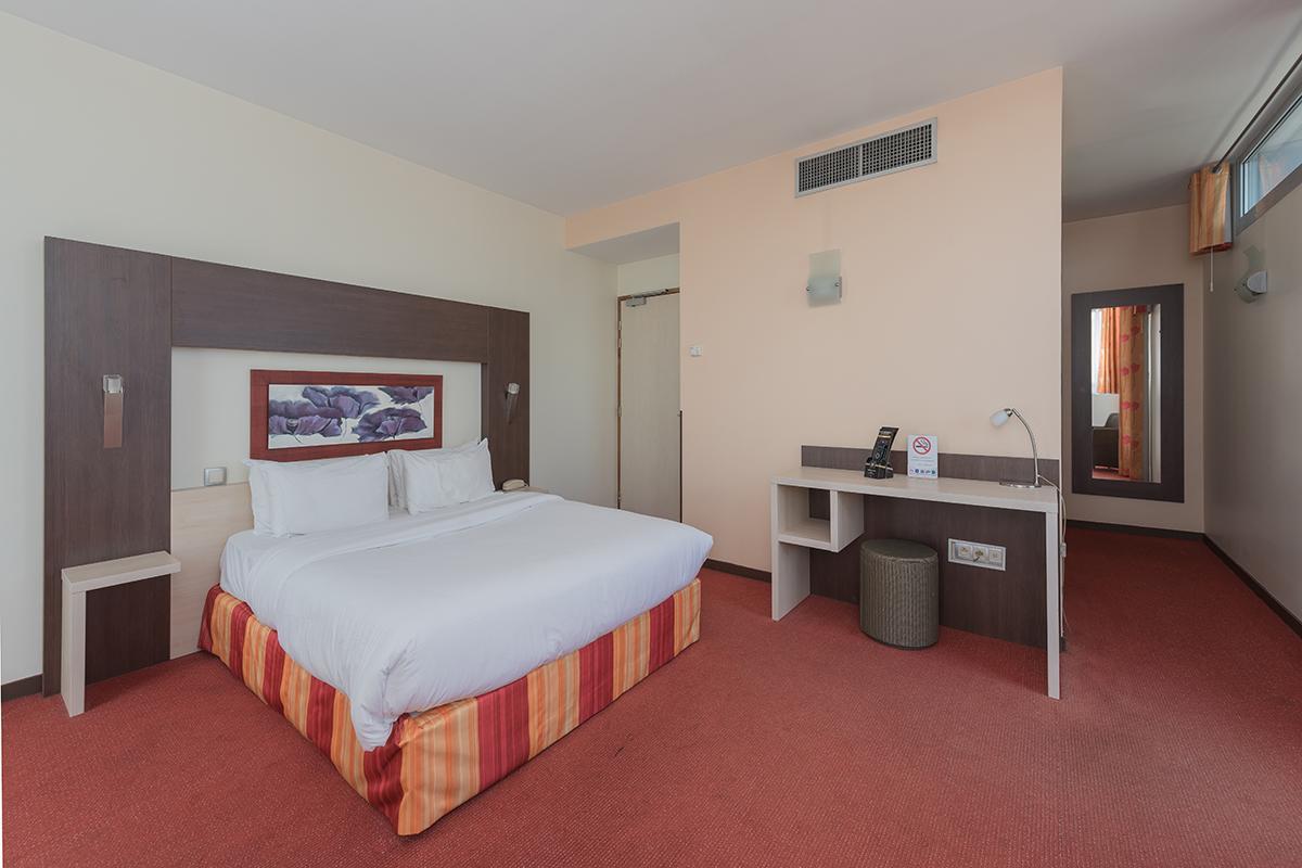 Hostellerie Saint Vincent Beauvais Aeroport מראה חיצוני תמונה